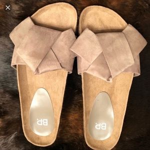 Brand New BP Tapis Bow Sandal I’m Tan